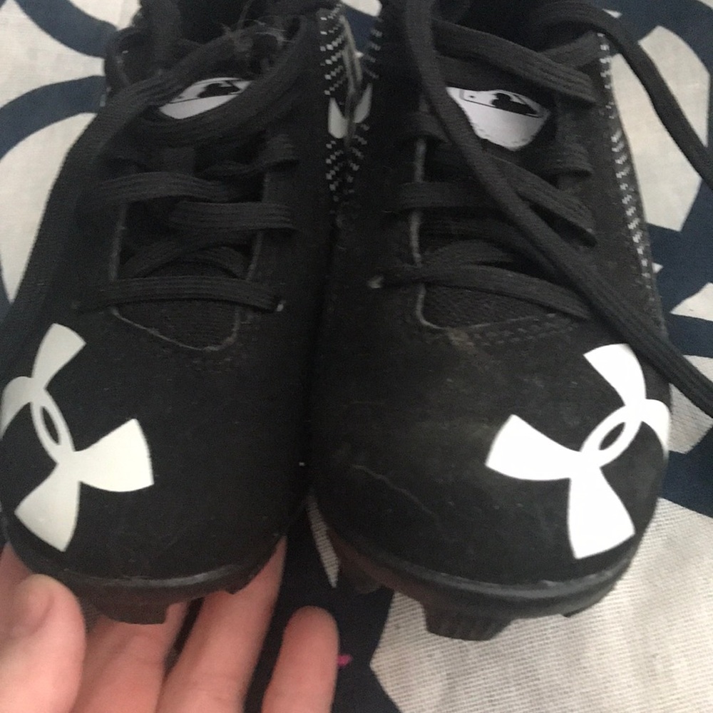 Under amour baseball cleats size 10